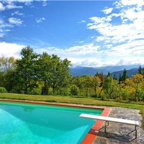 6 Bedroom Villa with Pool near Arezzo, Sleeps 12